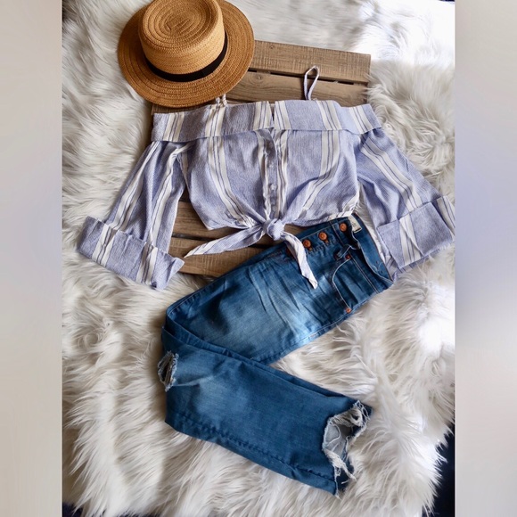 ZOE- Off-Shoulder with Strap Crop Top - Picture 2 of 6